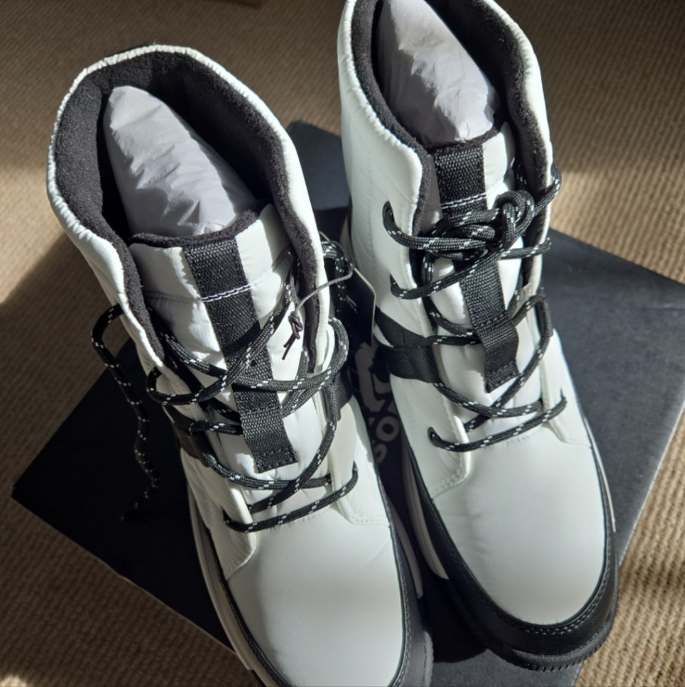 Sorel Snow Boots 9.5 - Picture 5 of 9